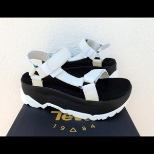 Teva Flatform Platforms white leather! Size 5/36. Like new!